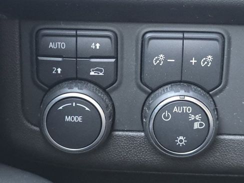 Used 2022 Chevrolet Tahoe LT w/ Luxury Package image 27