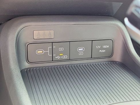 Certified 2025 Hyundai Kona SE image 27