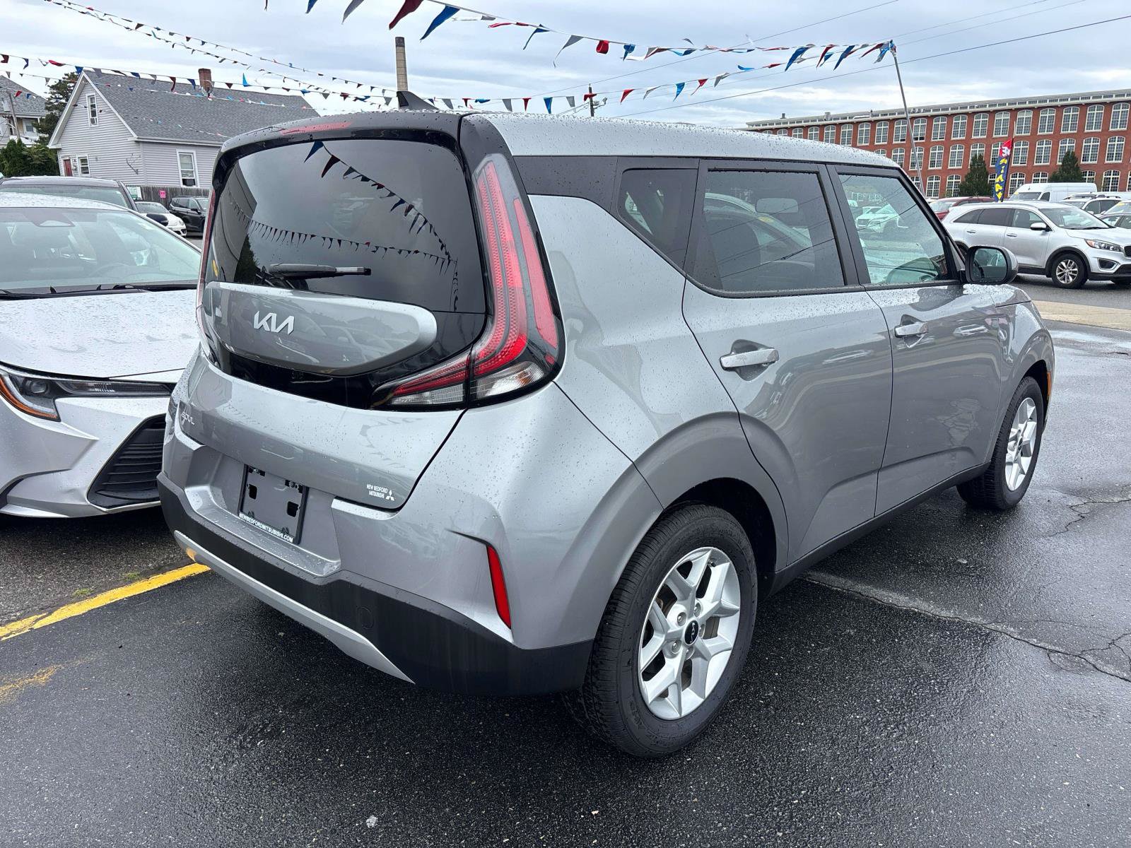 Used 2025 Kia Soul LX w/ LX Technology Package FWD image 5