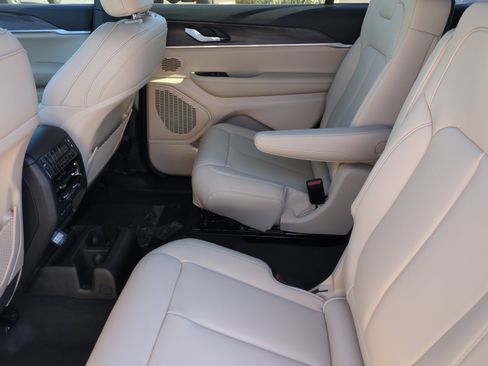 New 2026 Jeep Grand Cherokee L Limited w/ Limited Altitude Package AWD/4WD image 17
