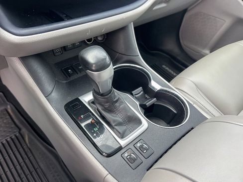 Used 2018 Toyota Highlander XLE image 25