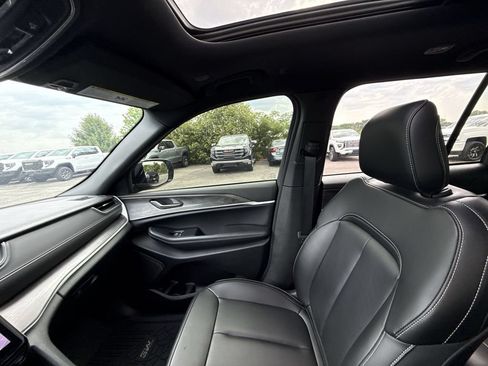 Used 2024 Jeep Grand Cherokee Limited w/ Black Appearance Package RWD image 26