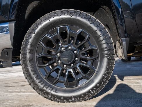 Used 2022 Chevrolet Silverado 2500 LTZ image 2