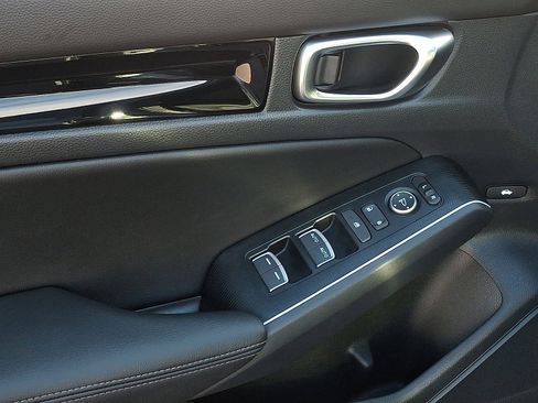 Used 2025 Honda Civic Sport image 12