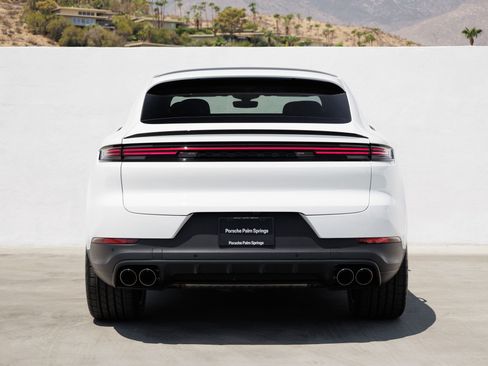Certified 2025 Porsche Cayenne Coupe image 6