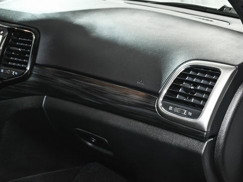 Used 2021 Jeep Grand Cherokee Laredo X image 49