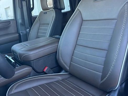 Used 2025 GMC Yukon Denali Ultimate w/ LPO, Floor Liner Package image 40