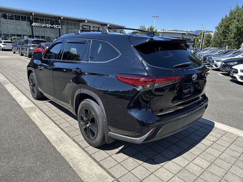 Used 2020 Toyota Highlander XLE AWD/4WD image 7
