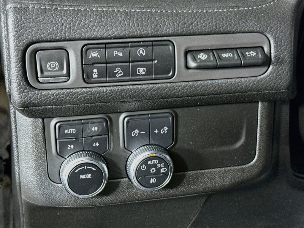 Used 2023 GMC Yukon Denali AWD/4WD image 10