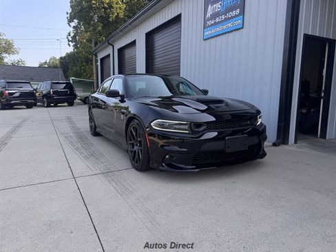 Used 2019 Dodge Charger Scat Pack w/ Plus Group RWD image 11