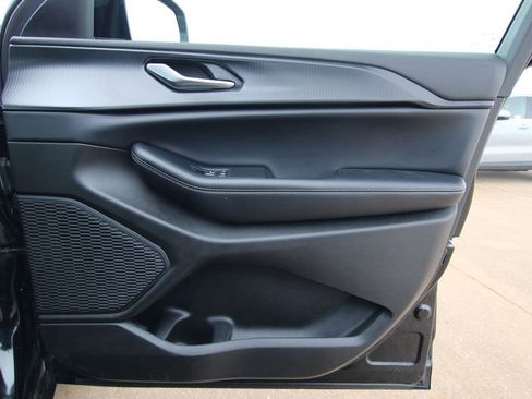 Used 2024 Jeep Grand Cherokee Altitude image 42