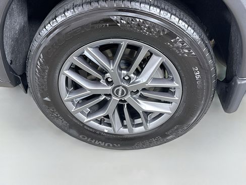 Used 2023 Nissan Rogue S AWD/4WD image 27