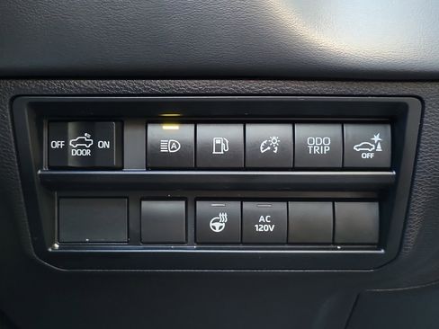Used 2024 Toyota Tundra Platinum AWD/4WD image 27