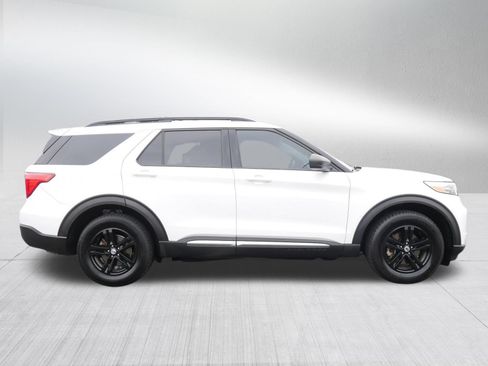 Used 2021 Ford Explorer XLT w/ Equipment Group 202A AWD/4WD image 8