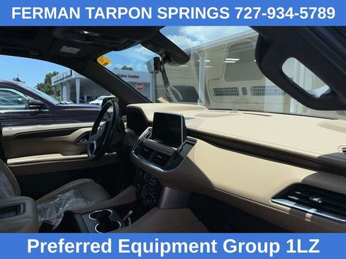 Used 2021 Chevrolet Suburban Premier RWD image 6