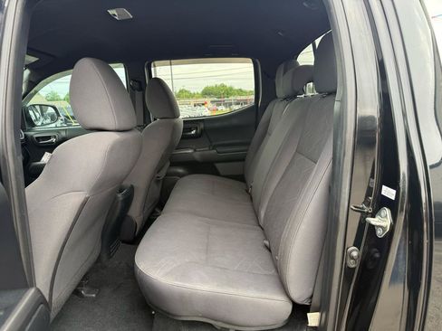 Used 2019 Toyota Tacoma TRD Off-Road AWD/4WD image 12