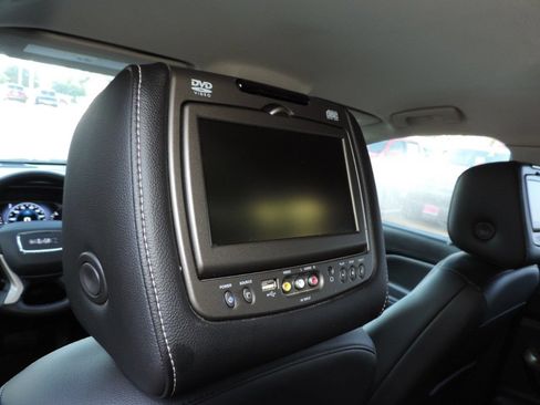 Used 2017 GMC Acadia Denali w/ Technology Package FWD image 21