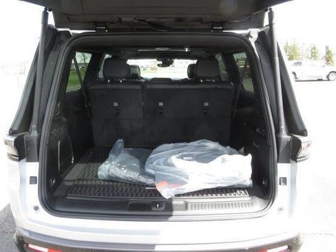 New 2026 Jeep Grand Wagoneer L 4WD image 10