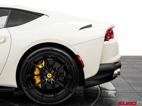 Used 2020 Ferrari 812 Superfast RWD image 16