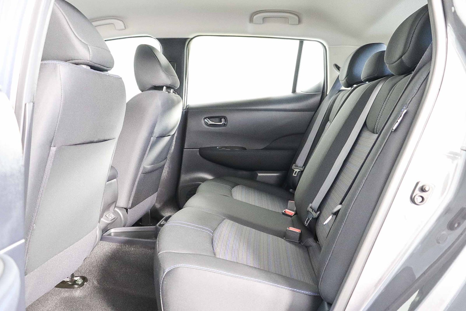 Used 2025 Nissan Leaf S FWD image 19