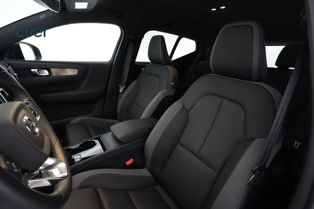 Used 2024 Volvo XC40 Recharge Core w/ Protection Package Premier AWD/4WD image 4