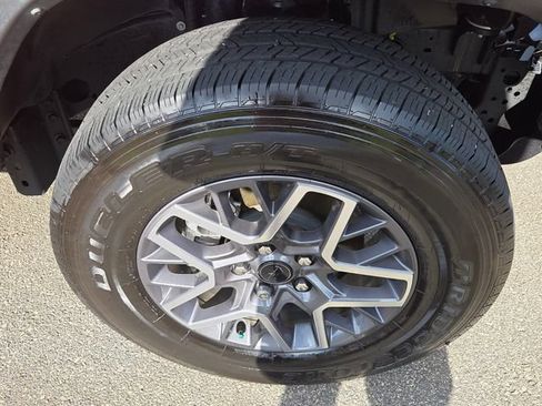 Used 2025 Jeep Wrangler Unlimited Sahara AWD/4WD image 16