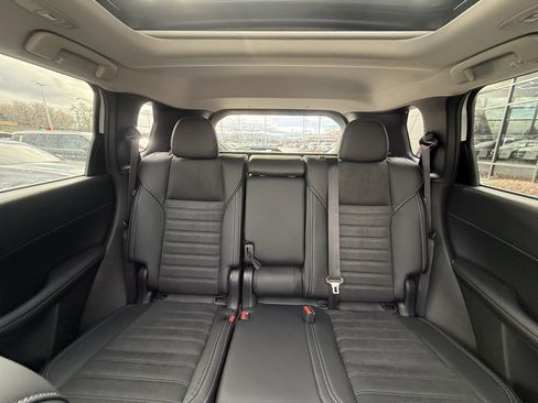 Used 2025 Mitsubishi Outlander SE image 22