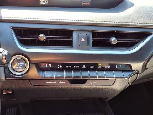 Used 2020 Lexus UX 200 image 7