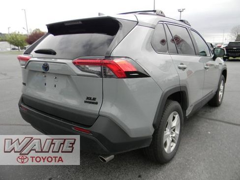 Used 2020 Toyota RAV4 XLE w/ Convenience Package AWD/4WD image 2