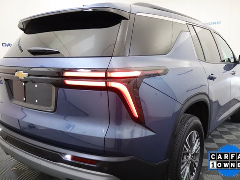 Used 2025 Chevrolet Traverse LT image 5