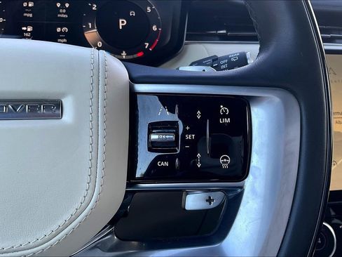 Used 2023 Land Rover Range Rover SE image 11