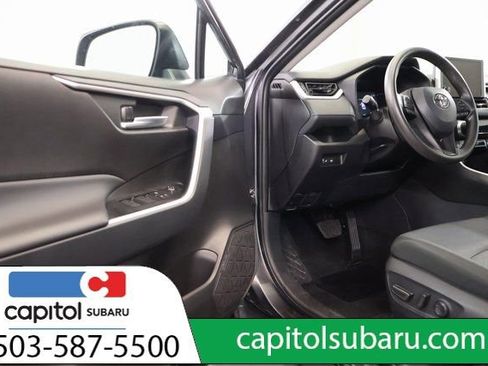 Used 2025 Toyota RAV4 XLE image 9