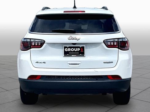 Used 2024 Jeep Compass Latitude AWD/4WD image 5
