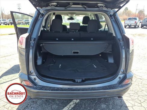 Used 2018 Toyota RAV4 LE AWD/4WD image 29