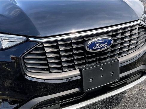 Used 2020 Ford Explorer XLT w/ Equipment Group 202A AWD/4WD image 30