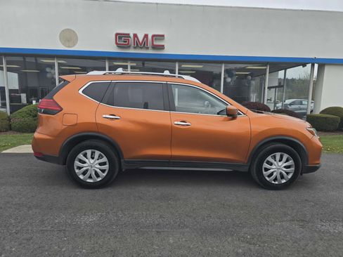 Used 2017 Nissan Rogue S w/ S Appearance Package AWD/4WD image 2