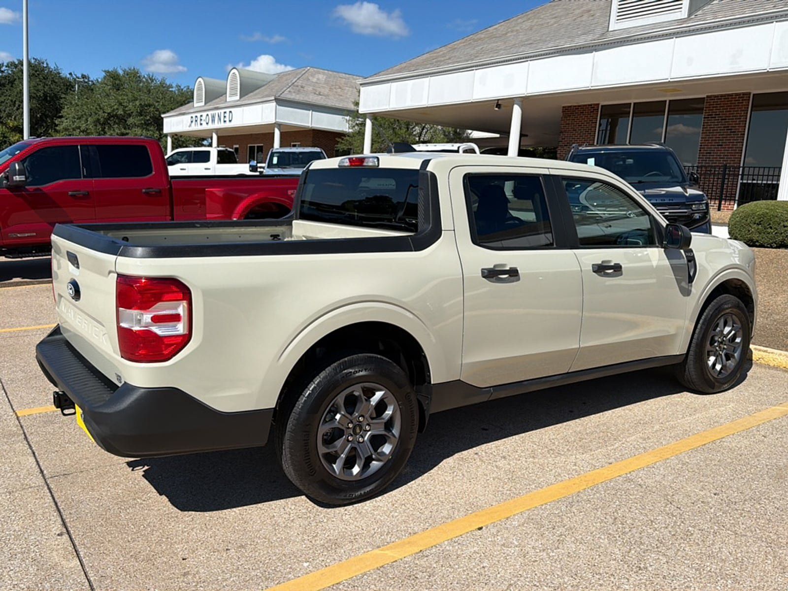 Used 2025 Ford Maverick XLT w/ Equipment Group 302A AWD/4WD image 10