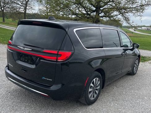 Used 2024 Chrysler Pacifica Limited FWD image 5