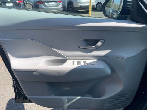 Used 2025 Hyundai Kona SEL image 18