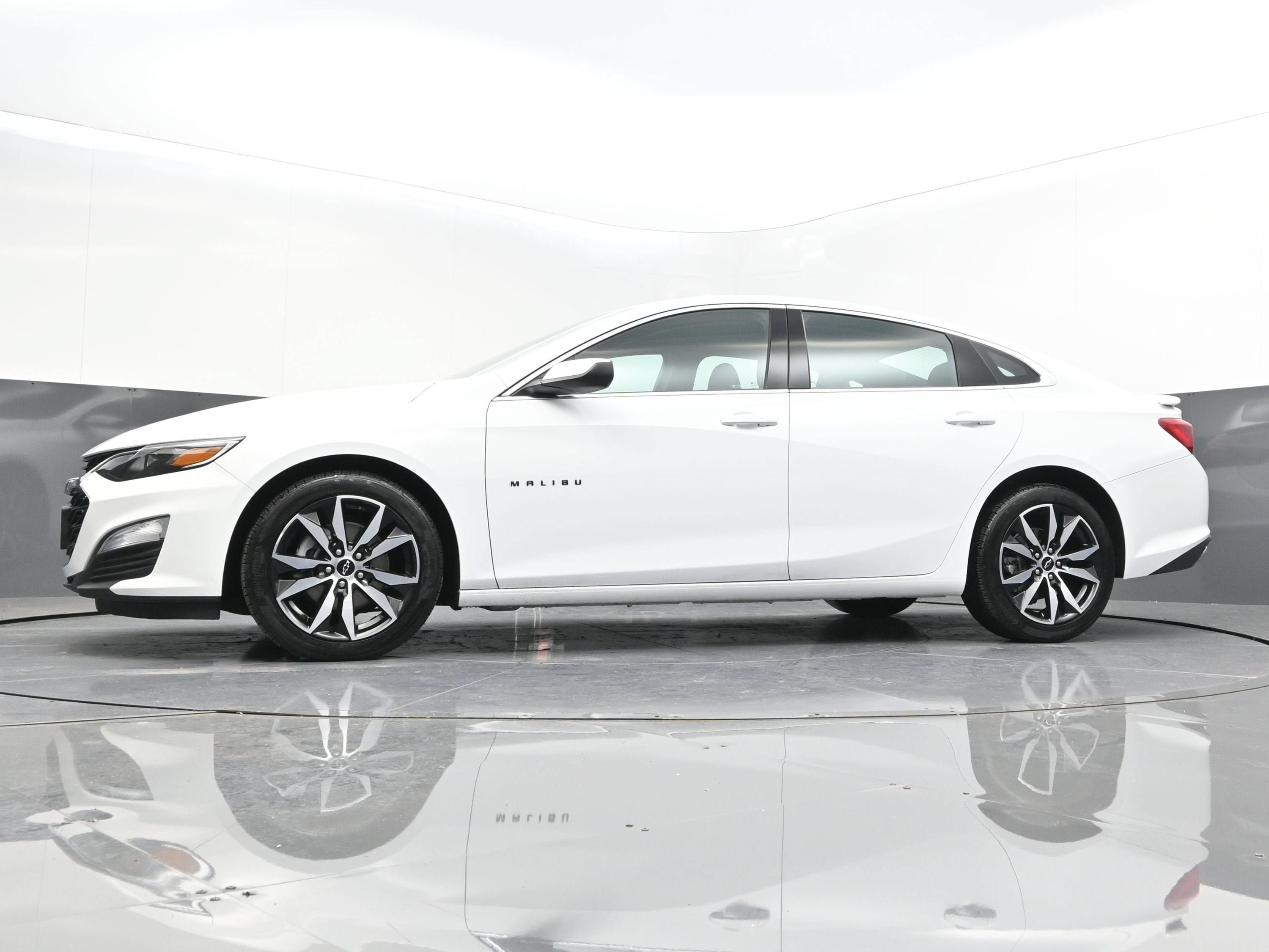 Certified 2024 Chevrolet Malibu RS FWD image 38