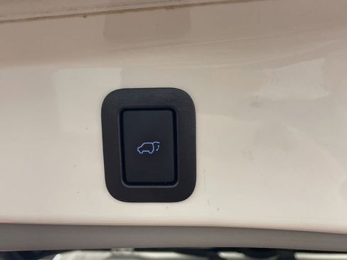 Used 2019 Toyota Highlander XLE image 21