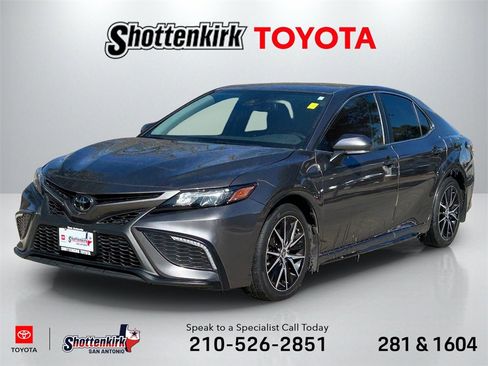 Used 2023 Toyota Camry SE image 1