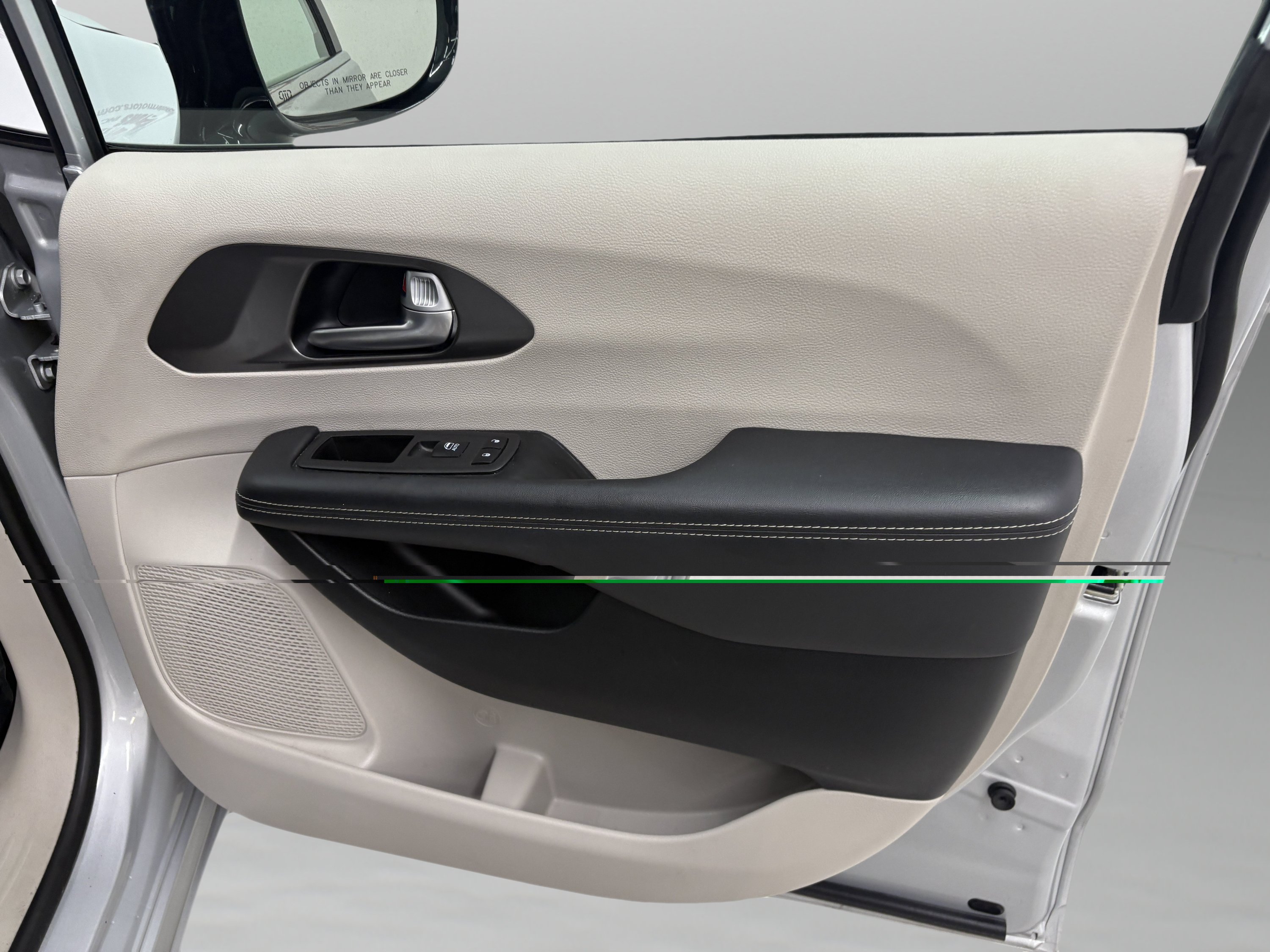 Used 2024 Chrysler Pacifica Touring-L FWD image 28