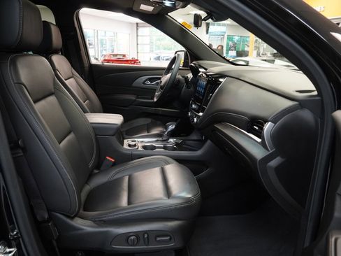 Used 2023 Chevrolet Traverse LT w/ LT Premium Package AWD/4WD image 40