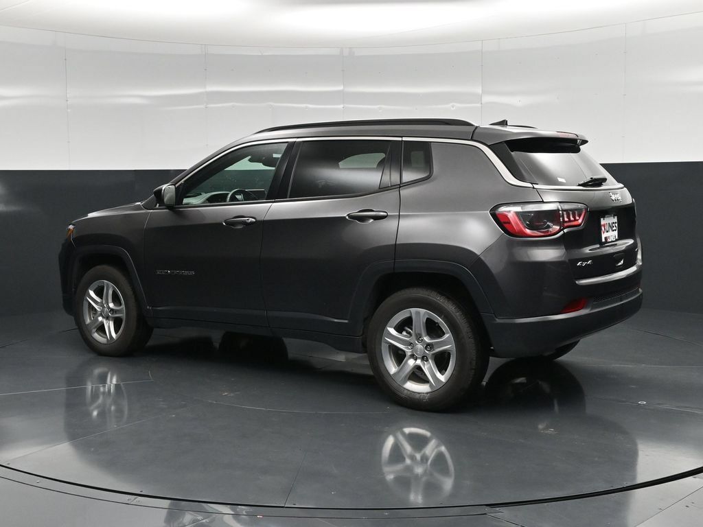 Used 2024 Jeep Compass Latitude AWD/4WD image 9