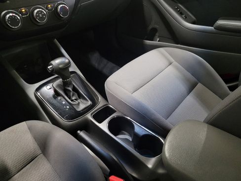 Used 2017 Kia Forte LX FWD image 26