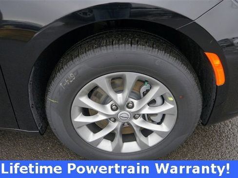 New 2026 Chrysler Pacifica Select image 14