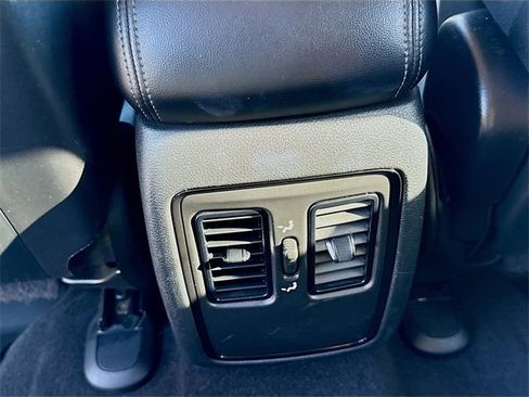 Used 2022 Dodge Durango SXT image 22