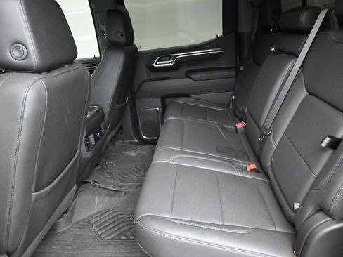 Used 2024 Chevrolet Silverado 1500 LT Trail Boss w/ LT Trail Boss Premium Package AWD/4WD image 15