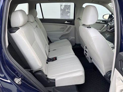 Used 2023 Volkswagen Tiguan SE w/ Panoramic Sunroof Package image 24